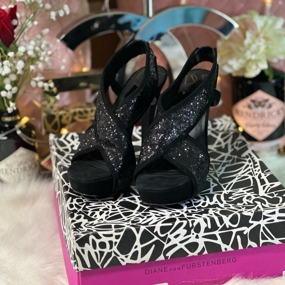 Authentic DIANE VON FURSTENBERG BLACK GLITTER AND SUEDE IRINA 5” HEELS SIZE 6.5M - Picture 5 of 14